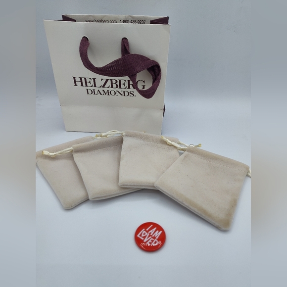 Helzberg Diamonds Cream Velvet Jewelry Pouches, Gift Bag ❗❗5/$25❗❗ - Picture 2 of 2